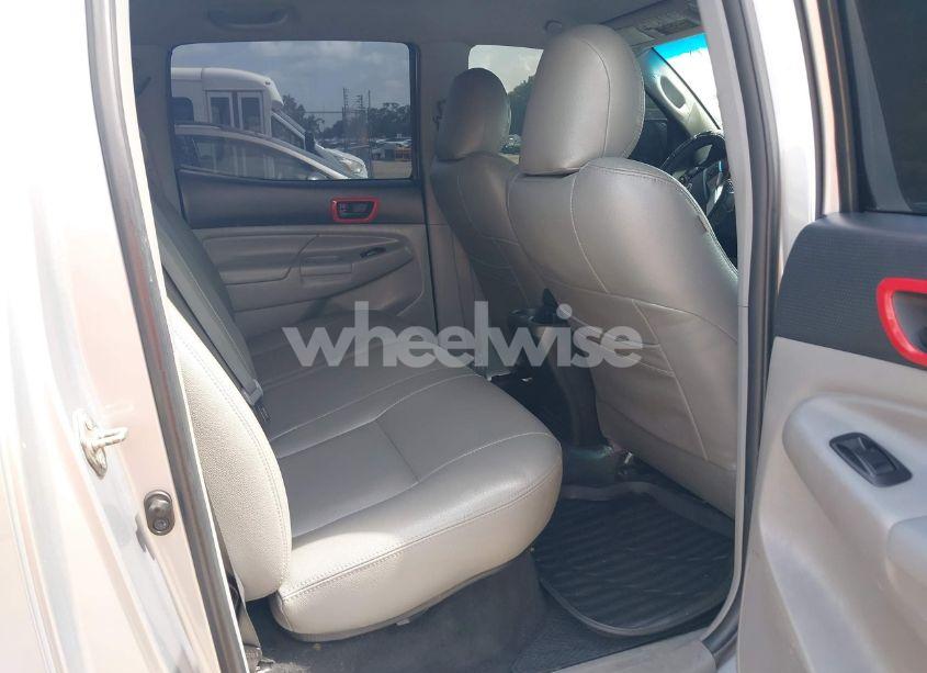 Photo 8 of 2015 Toyota Tacoma BASE V6 (VIN 5TFLU4EN8FX124417)