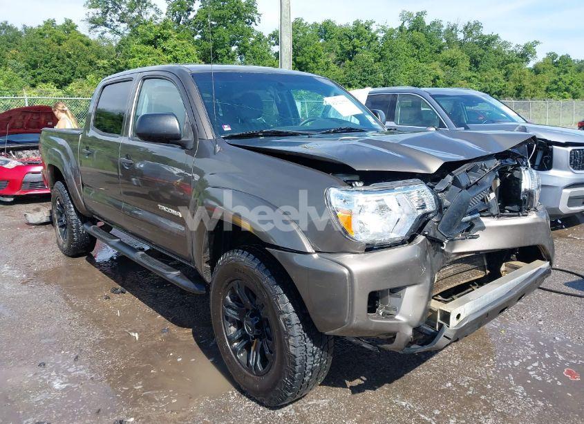 2015 Toyota Tacoma BASE V6/TRD PRO (VIN 5TFLU4EN8FX128502) main photo