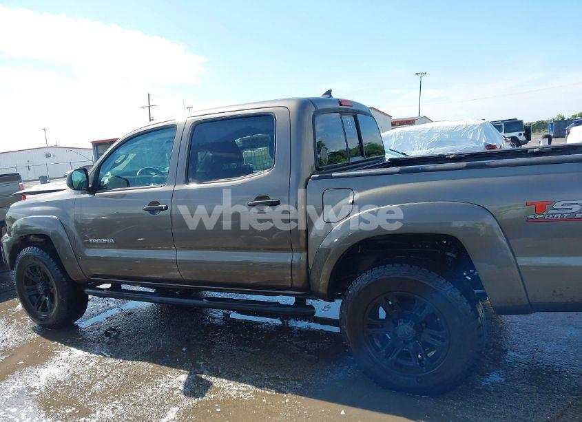 Photo 14 of 2015 Toyota Tacoma BASE V6/TRD PRO (VIN 5TFLU4EN8FX128502)