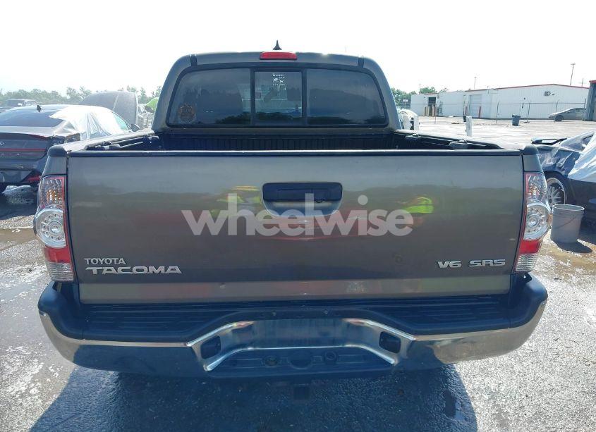 Photo 16 of 2015 Toyota Tacoma BASE V6/TRD PRO (VIN 5TFLU4EN8FX128502)