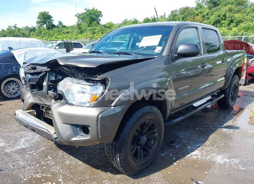 Photo 2 of 2015 Toyota Tacoma BASE V6/TRD PRO (VIN 5TFLU4EN8FX128502)
