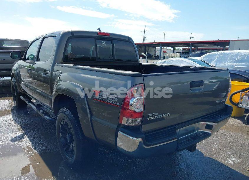 Photo 3 of 2015 Toyota Tacoma BASE V6/TRD PRO (VIN 5TFLU4EN8FX128502)