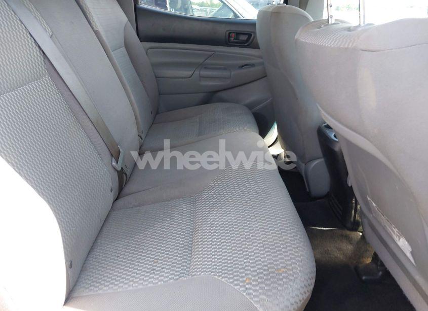 Photo 8 of 2015 Toyota Tacoma BASE V6/TRD PRO (VIN 5TFLU4EN8FX128502)