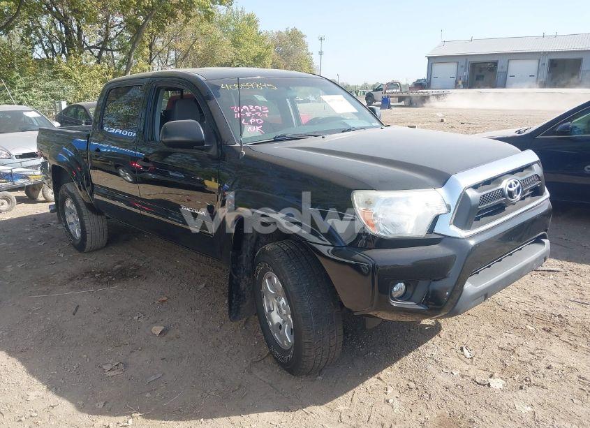 2015 Toyota Tacoma BASE V6 (VIN 5TFLU4EN9FX147494) main photo