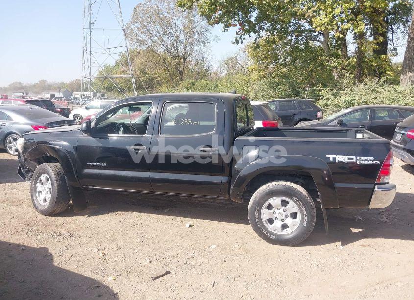 Photo 13 of 2015 Toyota Tacoma BASE V6 (VIN 5TFLU4EN9FX147494)