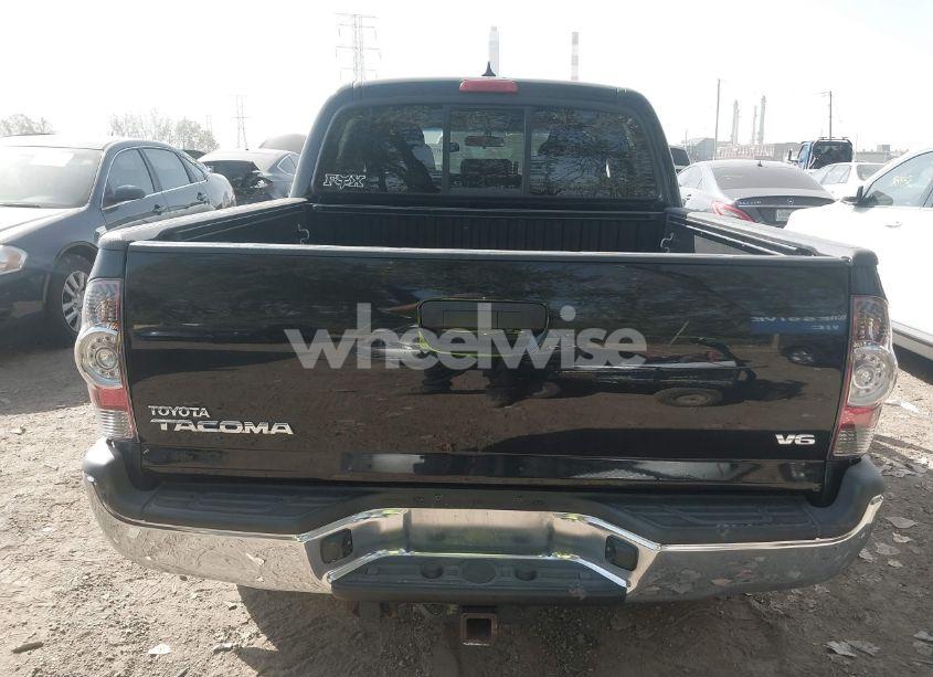 Photo 15 of 2015 Toyota Tacoma BASE V6 (VIN 5TFLU4EN9FX147494)