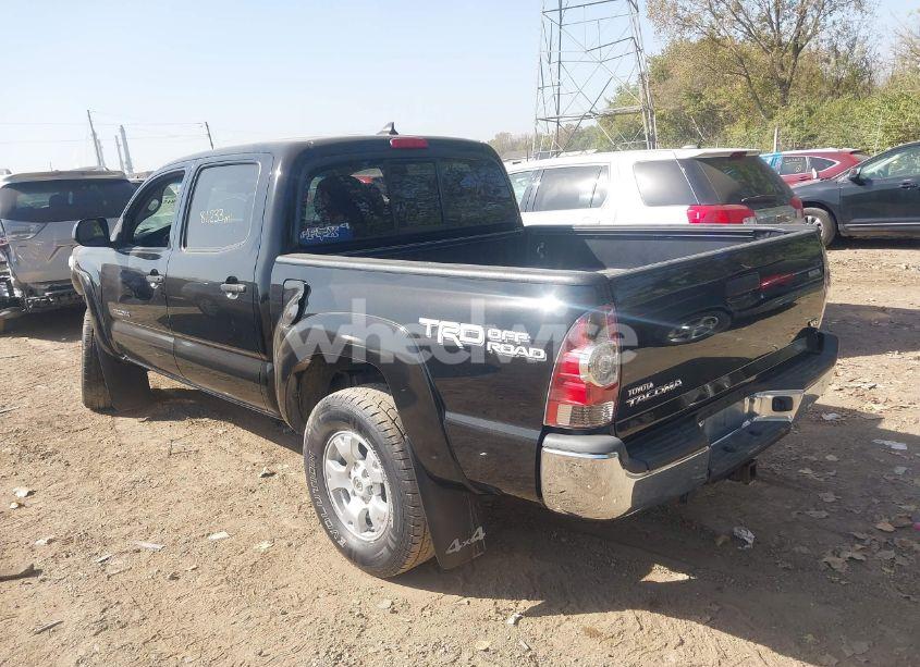 Photo 3 of 2015 Toyota Tacoma BASE V6 (VIN 5TFLU4EN9FX147494)
