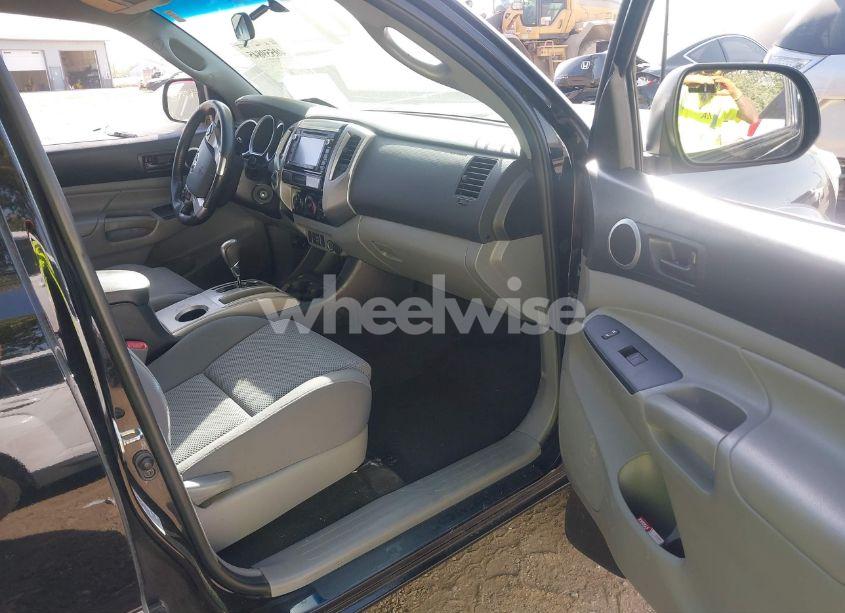 Photo 5 of 2015 Toyota Tacoma BASE V6 (VIN 5TFLU4EN9FX147494)