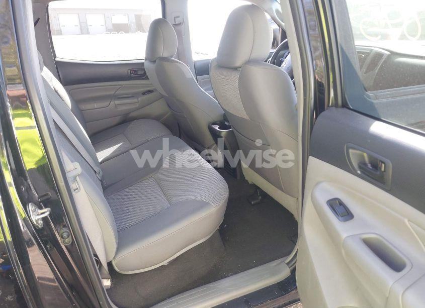 Photo 8 of 2015 Toyota Tacoma BASE V6 (VIN 5TFLU4EN9FX147494)