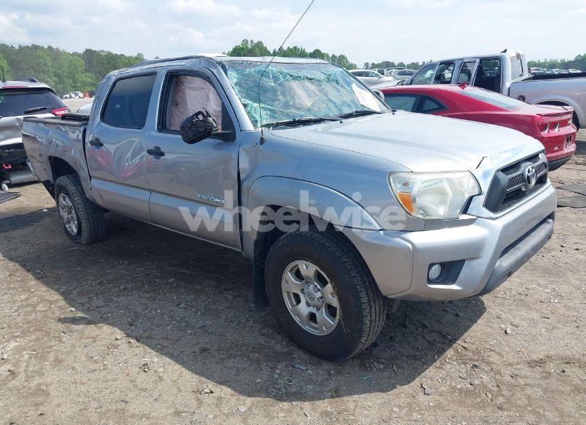 2015 Toyota Tacoma BASE V6 (VIN 5TFLU4ENXFX124659) main photo