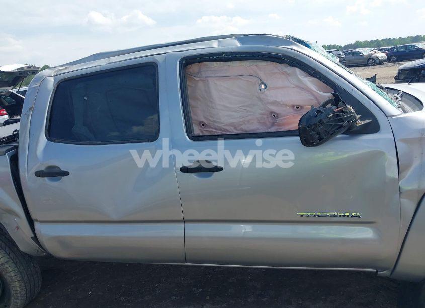 Photo 14 of 2015 Toyota Tacoma BASE V6 (VIN 5TFLU4ENXFX124659)