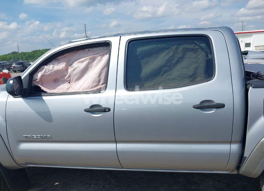 Photo 15 of 2015 Toyota Tacoma BASE V6 (VIN 5TFLU4ENXFX124659)