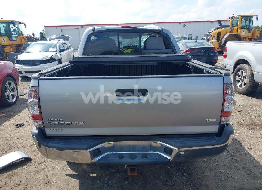 Photo 17 of 2015 Toyota Tacoma BASE V6 (VIN 5TFLU4ENXFX124659)