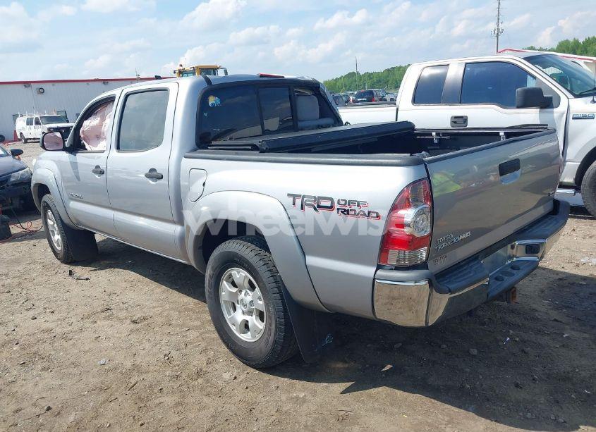 Photo 3 of 2015 Toyota Tacoma BASE V6 (VIN 5TFLU4ENXFX124659)