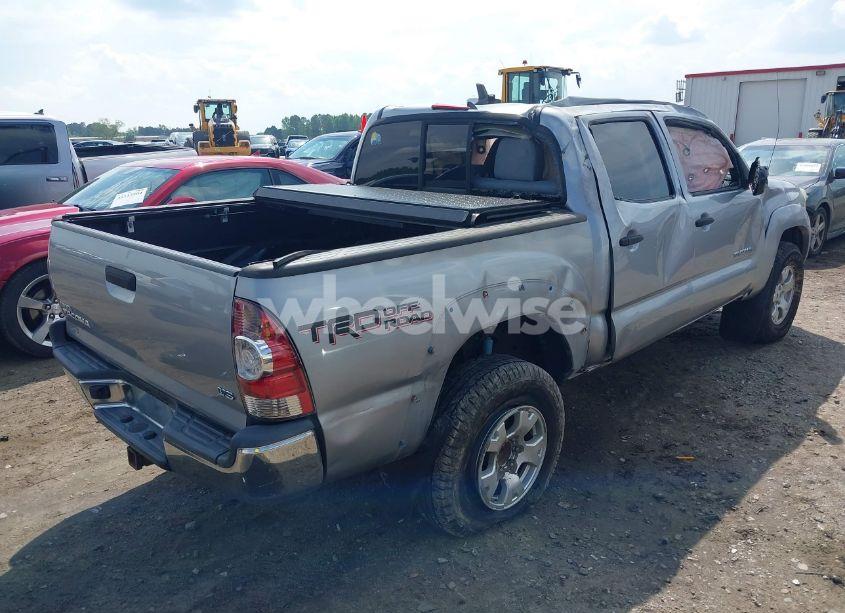 Photo 4 of 2015 Toyota Tacoma BASE V6 (VIN 5TFLU4ENXFX124659)