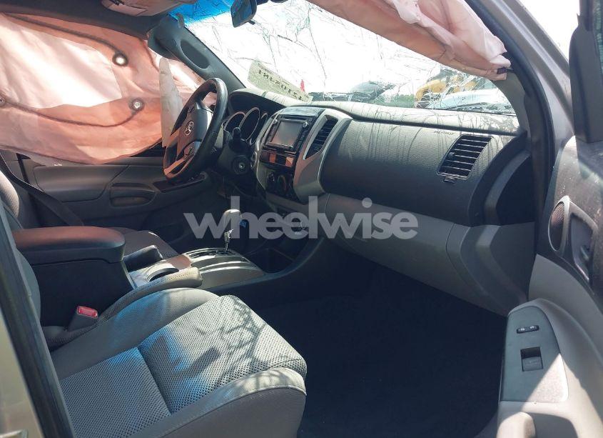 Photo 5 of 2015 Toyota Tacoma BASE V6 (VIN 5TFLU4ENXFX124659)