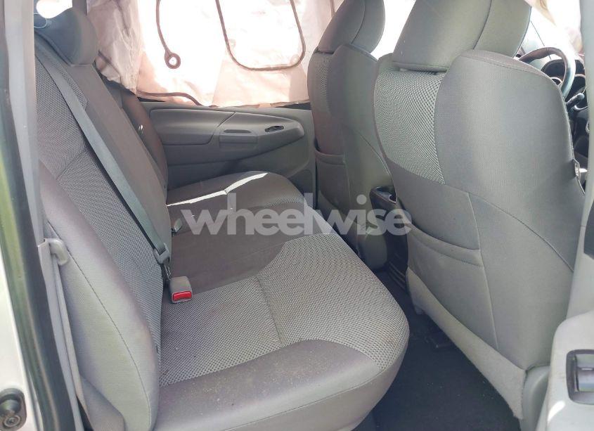 Photo 8 of 2015 Toyota Tacoma BASE V6 (VIN 5TFLU4ENXFX124659)