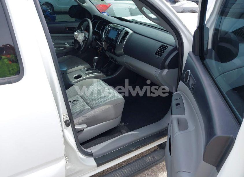 Photo 5 of 2014 Toyota Tacoma BASE V6 (VIN 5TFMU4FN8EX025484)