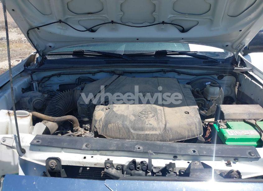 Photo 10 of 2015 Toyota Tacoma V6 (VIN 5TFMU4FN8FX031710)