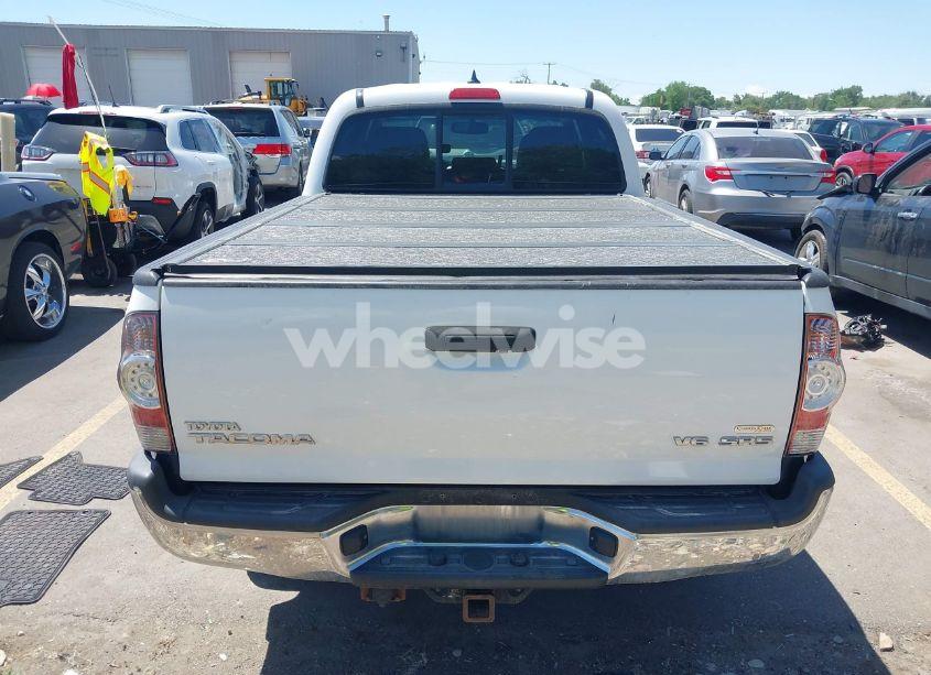 Photo 16 of 2015 Toyota Tacoma V6 (VIN 5TFMU4FN8FX031710)