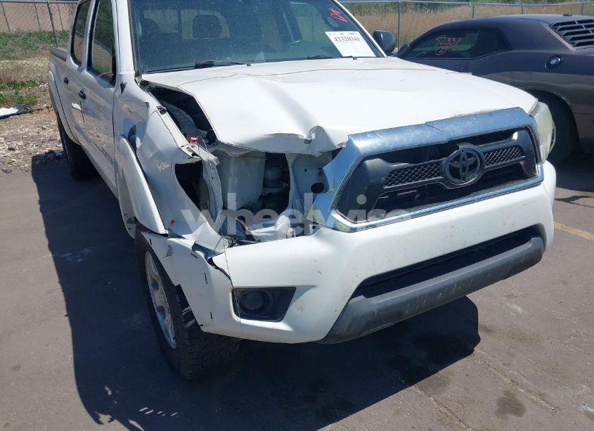 Photo 6 of 2015 Toyota Tacoma V6 (VIN 5TFMU4FN8FX031710)