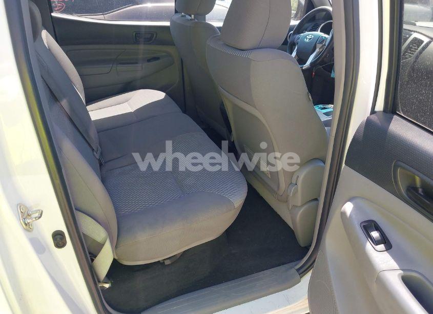 Photo 8 of 2015 Toyota Tacoma V6 (VIN 5TFMU4FN8FX031710)