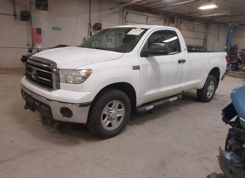 Photo 2 of 2010 Toyota Tundra GRADE 5.7L V8 (VIN 5TFMY5F12AX107907)