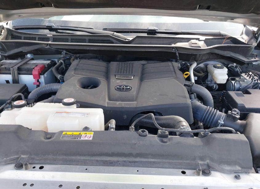 Photo 10 of 2022 Toyota Tundra PLATINUM (VIN 5TFNA5AB8NX002738)