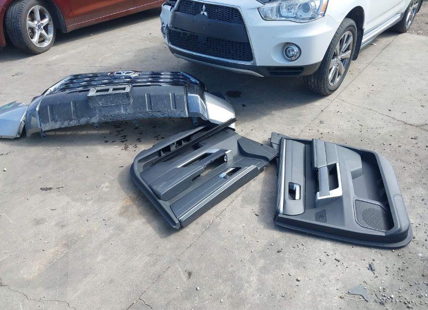 Photo 12 of 2022 Toyota Tundra PLATINUM (VIN 5TFNA5AB8NX002738)