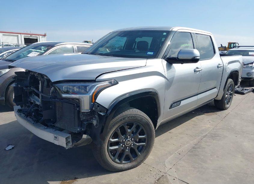 Photo 2 of 2022 Toyota Tundra PLATINUM (VIN 5TFNA5AB8NX002738)