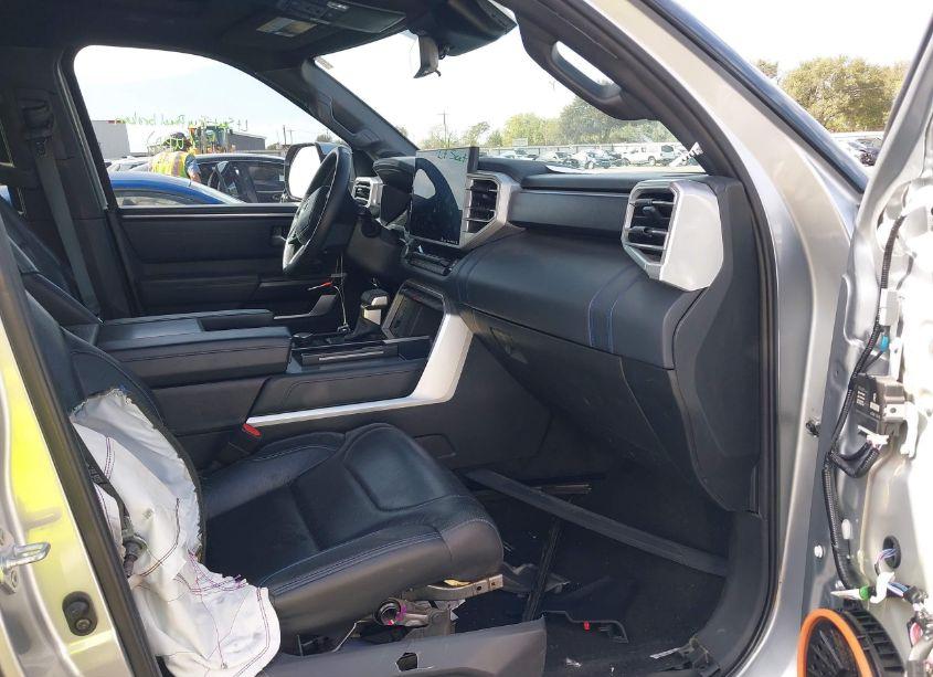 Photo 5 of 2022 Toyota Tundra PLATINUM (VIN 5TFNA5AB8NX002738)