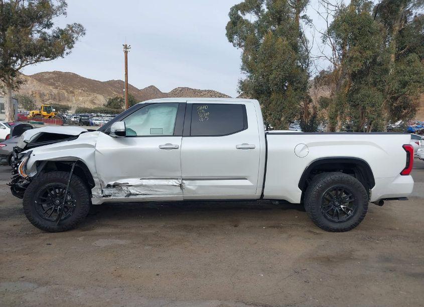 Photo 14 of 2022 Toyota Tundra PLATINUM (VIN 5TFNA5EC8NX001706)