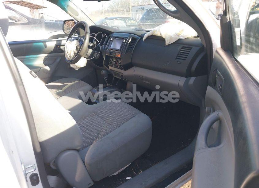 Photo 5 of 2014 Toyota Tacoma (VIN 5TFNX4CN0EX032686)