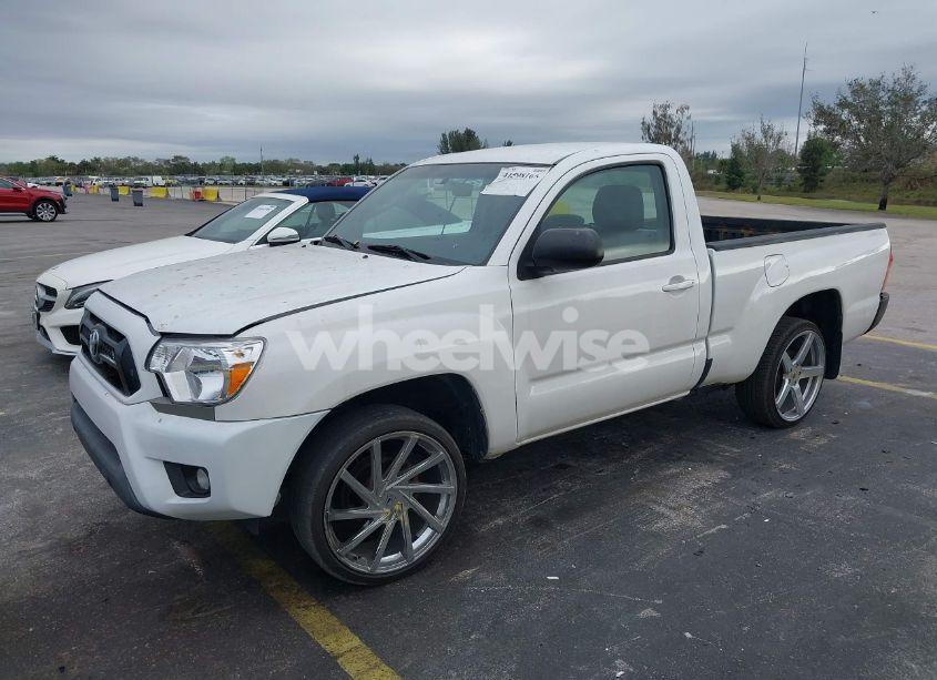 Photo 2 of 2014 Toyota Tacoma (VIN 5TFNX4CN5EX040671)