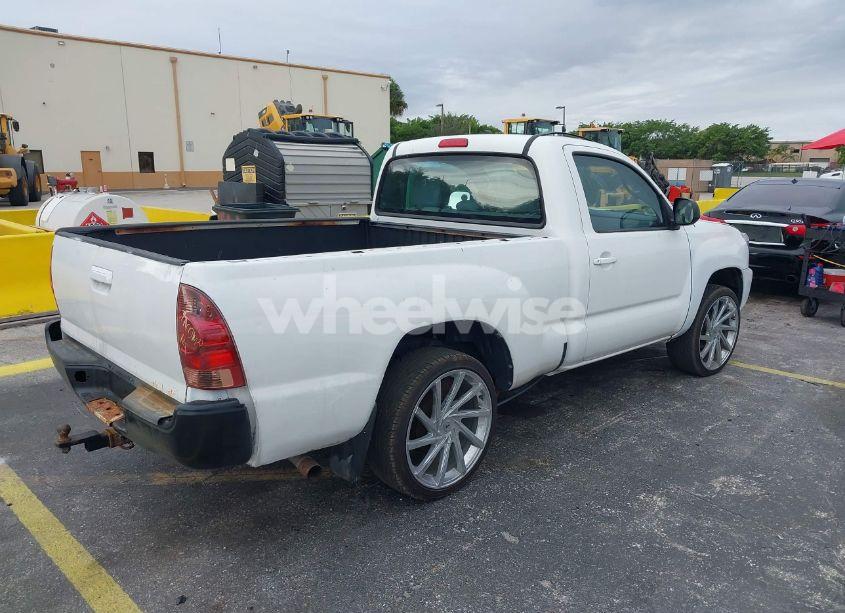 Photo 4 of 2014 Toyota Tacoma (VIN 5TFNX4CN5EX040671)