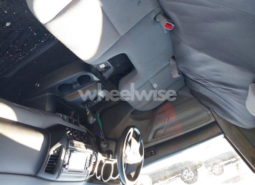 Photo 5 of 2014 Toyota Tacoma (VIN 5TFNX4CN6EX034989)