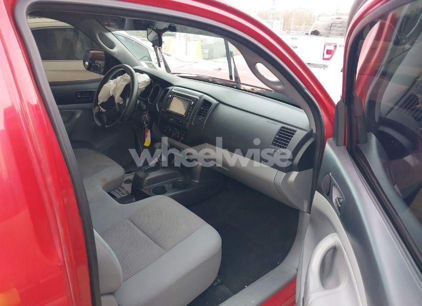Photo 5 of 2014 Toyota Tacoma (VIN 5TFNX4CN7EX042373)