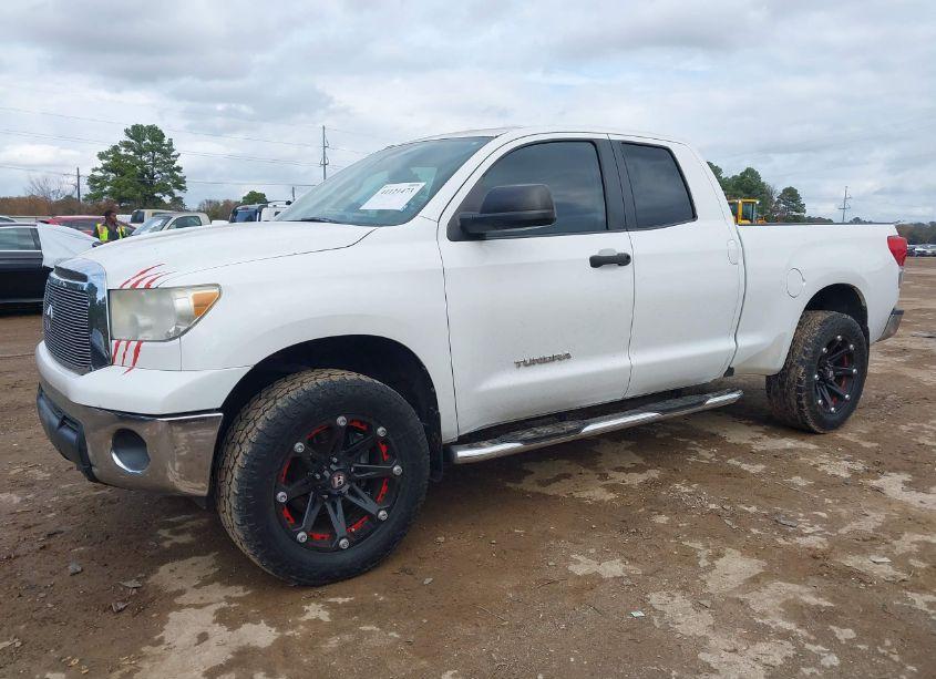 Photo 2 of 2013 Toyota Tundra GRADE 4.6L V8 (VIN 5TFRM5F10DX063055)