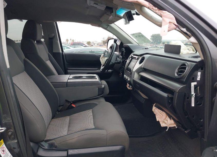 Photo 5 of 2017 Toyota Tundra SR5 4.6L V8 (VIN 5TFRM5F12HX122323)