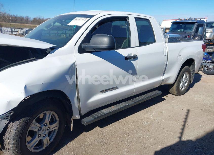 Photo 2 of 2012 Toyota Tundra GRADE 4.6L V8 (VIN 5TFRM5F15CX036187)