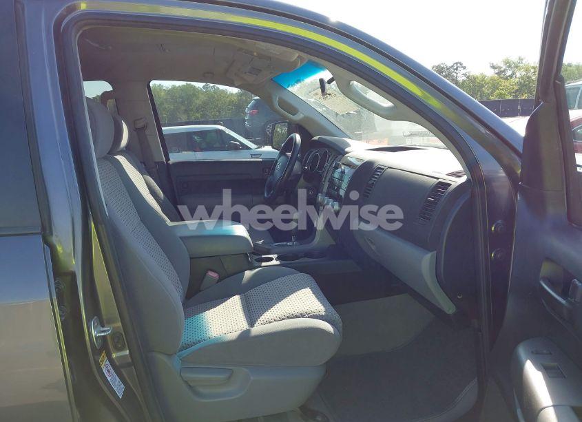 Photo 5 of 2011 Toyota Tundra GRADE 4.6L V8 (VIN 5TFRM5F16BX034267)