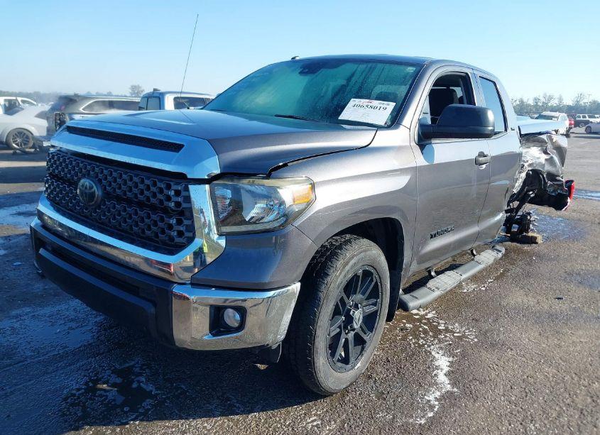 Photo 2 of 2018 Toyota Tundra SR5 4.6L V8 (VIN 5TFRM5F16JX127532)