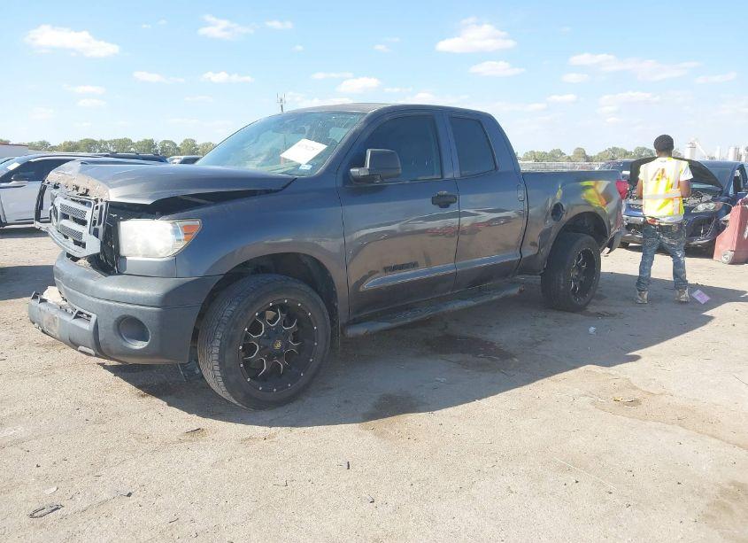 Photo 2 of 2013 Toyota Tundra GRADE 4.6L V8 (VIN 5TFRM5F18DX061988)