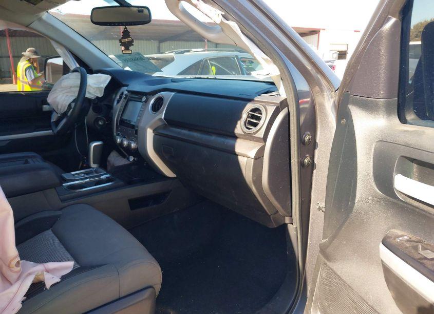 Photo 5 of 2017 Toyota Tundra SR5 4.6L V8 (VIN 5TFRM5F19HX112422)