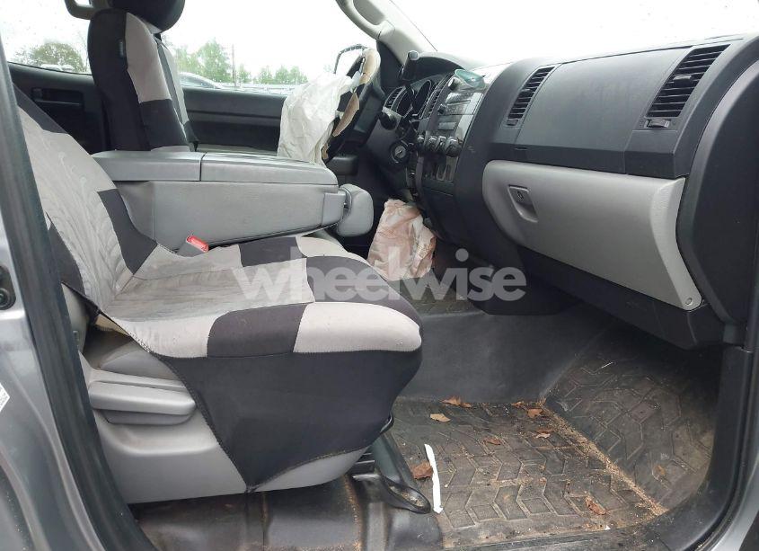 Photo 5 of 2010 Toyota Tundra GRADE V6 (VIN 5TFRU5F12AX022731)