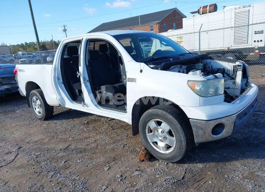 2007 Toyota Tundra SR5 V8 (VIN 5TFRV54107X020677) main photo