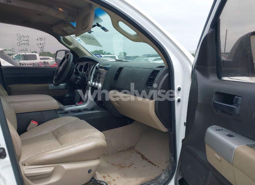 Photo 5 of 2008 Toyota Tundra SR5 5.7L V8 (VIN 5TFRV54198X040153)