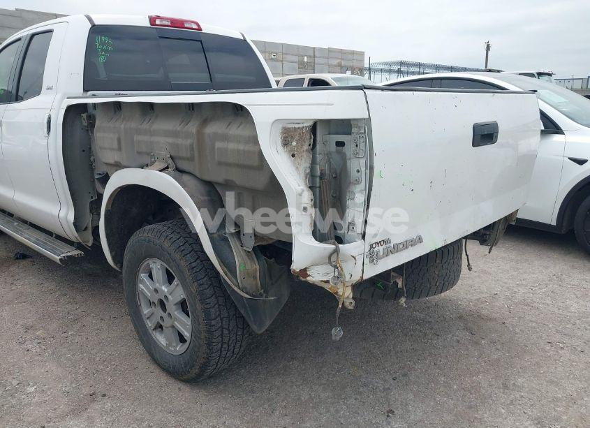 Photo 6 of 2008 Toyota Tundra SR5 5.7L V8 (VIN 5TFRV54198X040153)