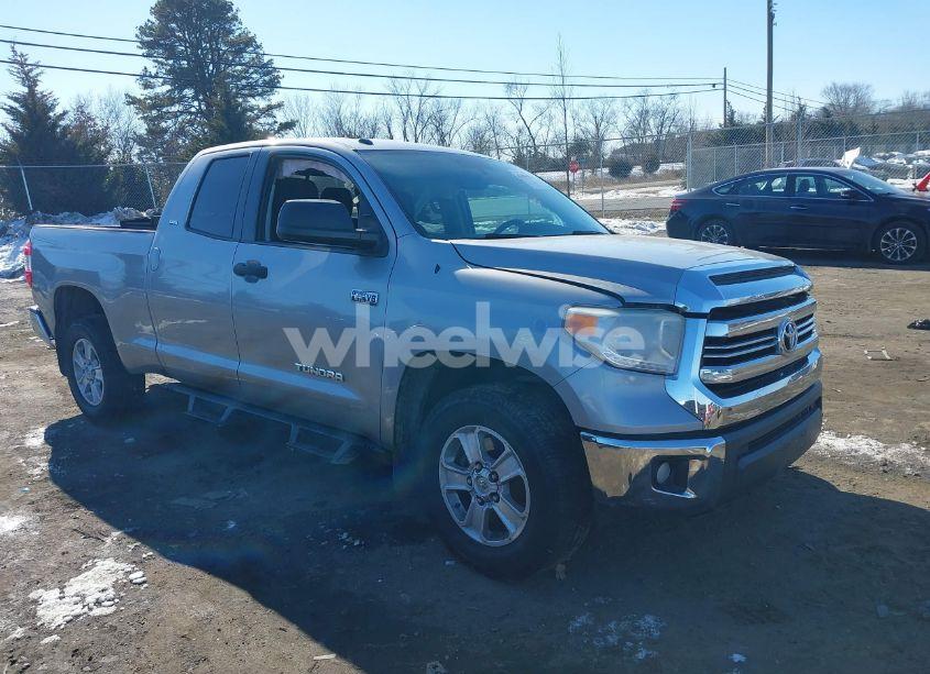 2016 Toyota Tundra SR5 5.7L V8 (VIN 5TFRW5F1XGX201537) main photo