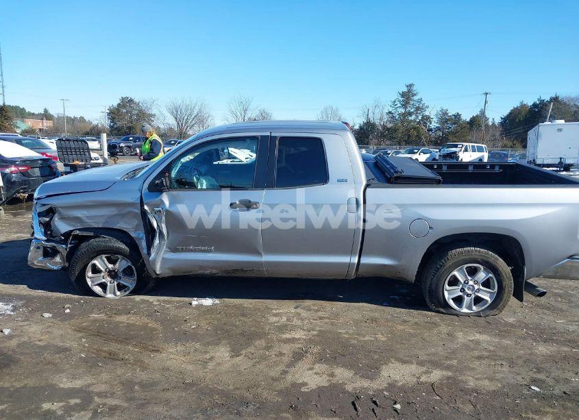 Photo 14 of 2016 Toyota Tundra SR5 5.7L V8 (VIN 5TFRW5F1XGX201537)